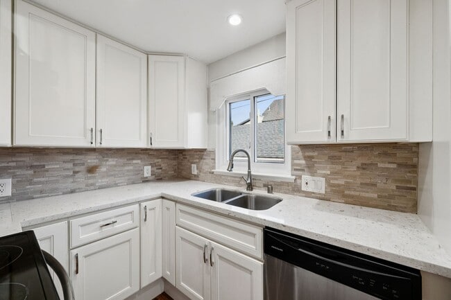 Building Photo - 2727 McGee Ave