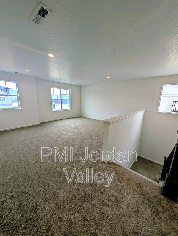 Building Photo - 2123 Wallflower Dr