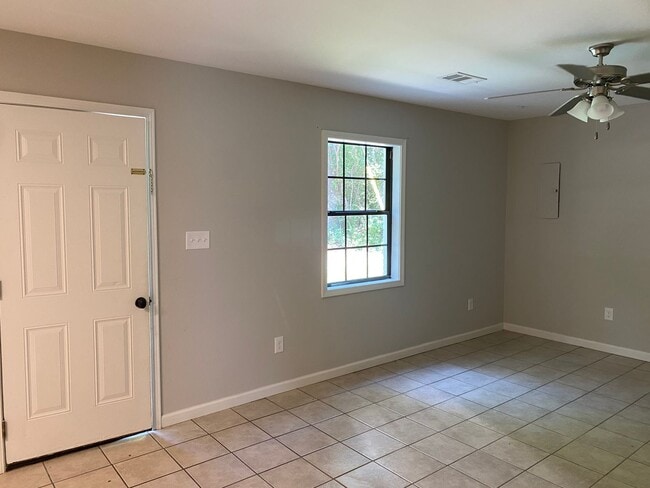 Building Photo - Split Floorplan Nestled off S. Lamar on Pe...