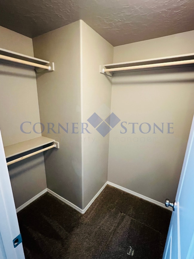 Building Photo - Great Home on Corner Lot!
