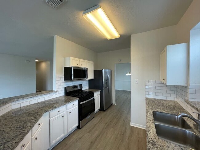 Building Photo - 22826 Tara Way Dr