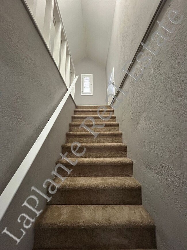 Building Photo - Charming 2-Bedroom Home in Toledo – Cozy &...