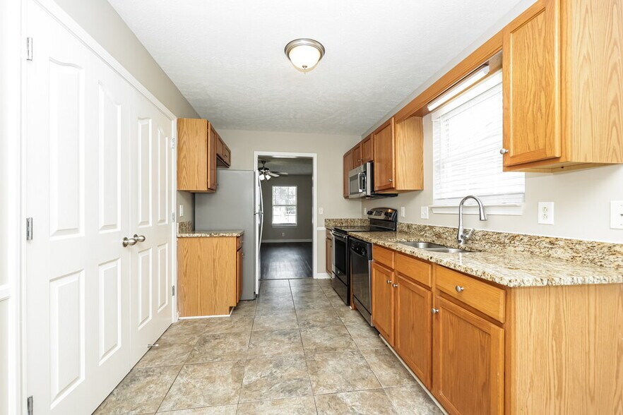 Building Photo - 1502 Killarney Dr