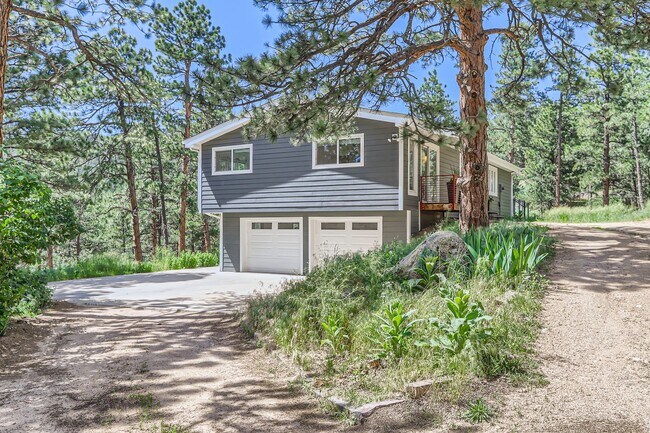 Building Photo - GORGEOUS 4BD/ 3BA MOUNTAIN HOME in Boulder, CO- Available 7/10/26!