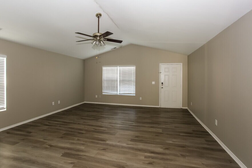Building Photo - 1616 Poplar Shadow Dr