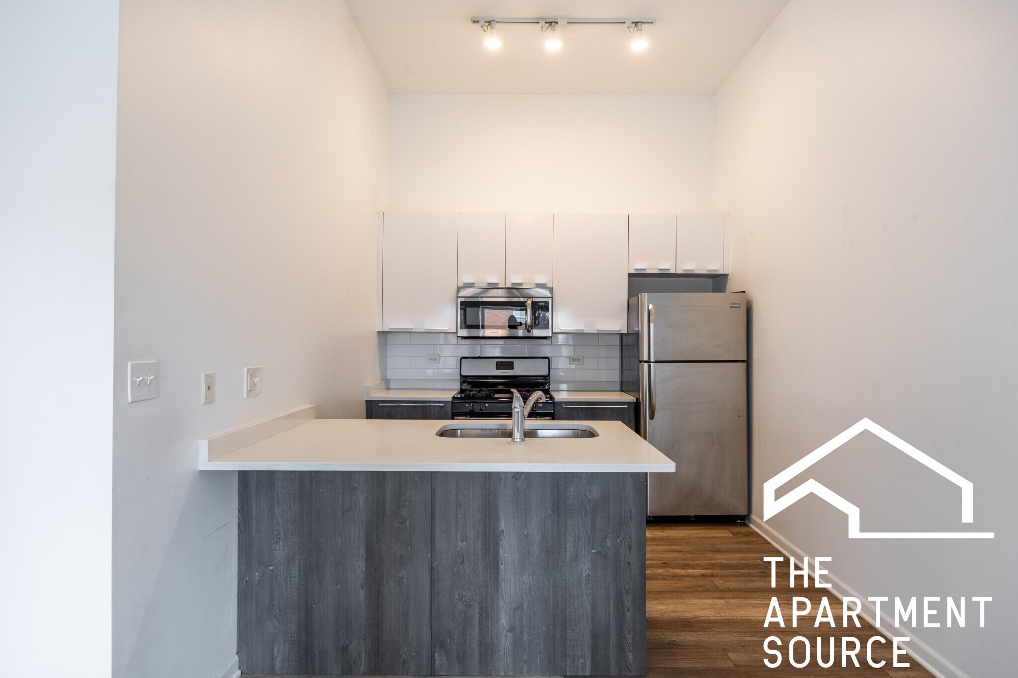 Building Photo - 2700 W North Ave