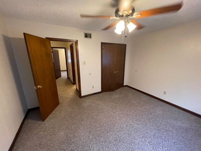 Building Photo - 1824 Hickory Ave