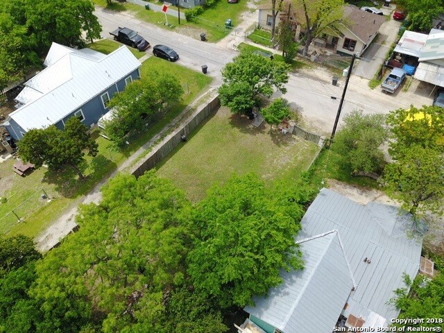 Building Photo - 622 Muncey-