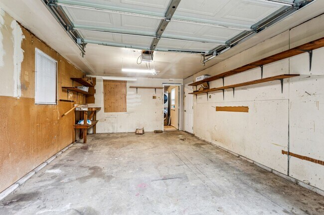 Building Photo - 501 Ashwood Dr