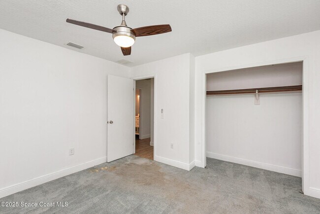 Building Photo - 986 Sycamore Dr
