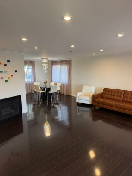 Building Photo - 9406 Via Patricia