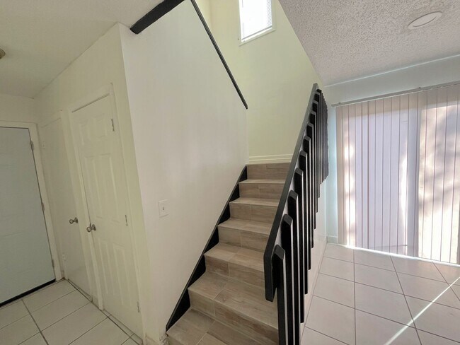 Building Photo - 5151 Picadilly Circus Ct