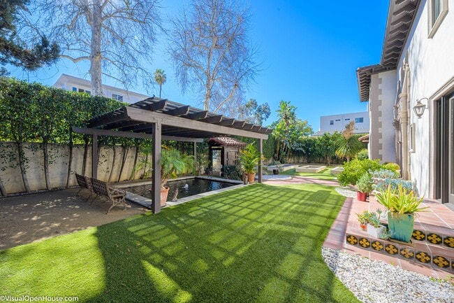Building Photo - 11159 La Maida St