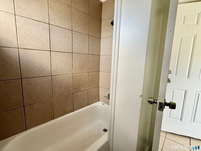 Building Photo - 202 6th St