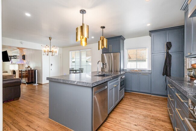 Building Photo - 4148 Normandy Ave