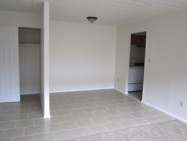 Building Photo - Sarvis Court Apartments