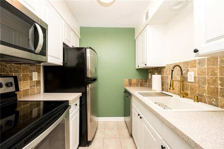 Building Photo - 127 Lablanc Way NW
