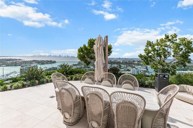 Building Photo - 580 72nd St