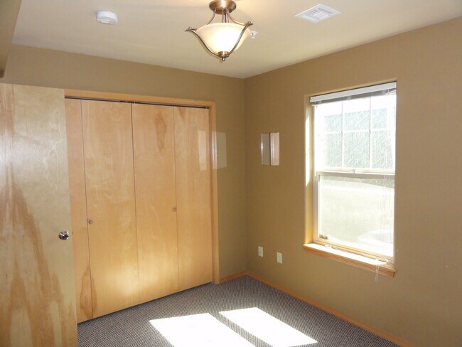 Building Photo - 315 E Main St