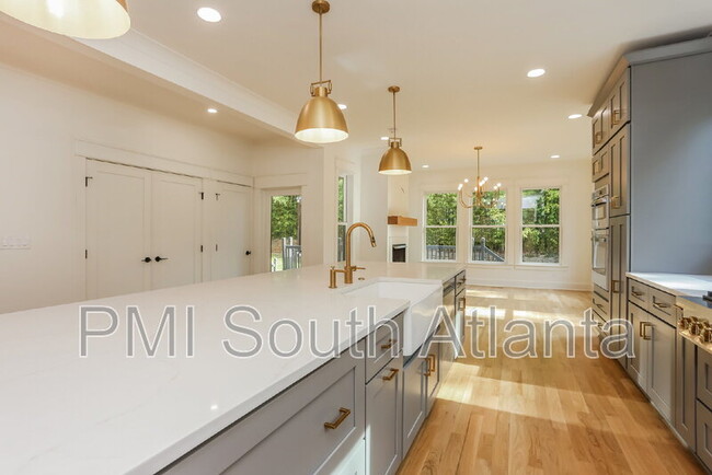 Building Photo - 116 3rd Ave