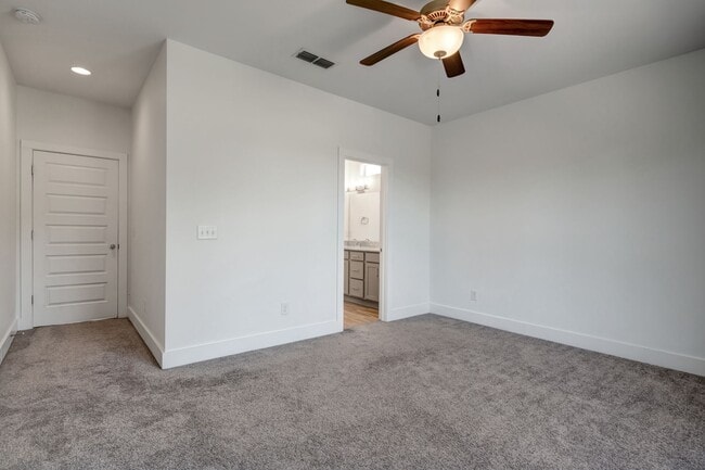 Building Photo - 798 Cottage Park Dr