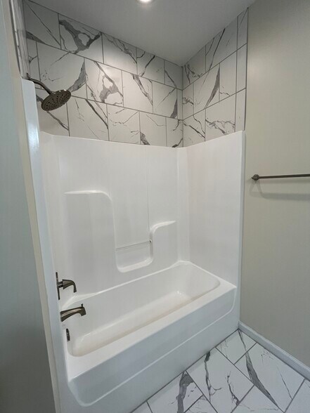 Building Photo - 532 Lionshead Rd