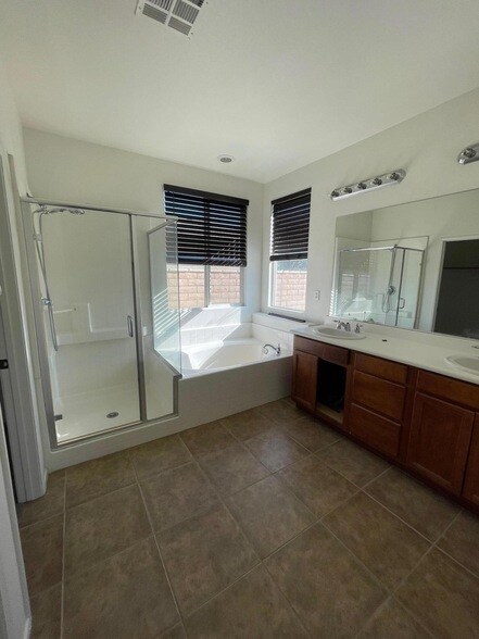 Building Photo - 80085 Peak Forest Dr
