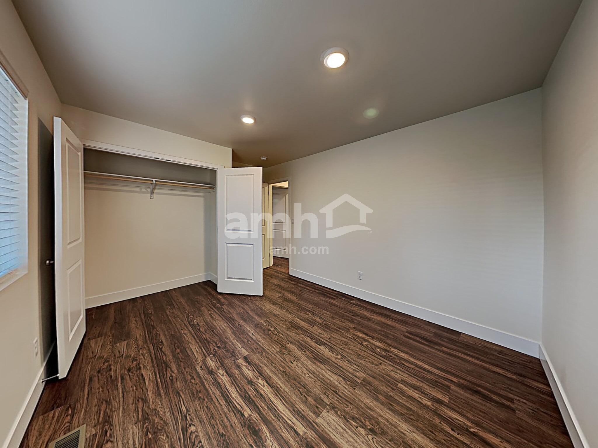 Building Photo - 1708 194th St E