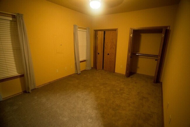 Building Photo - 3 Bed Home