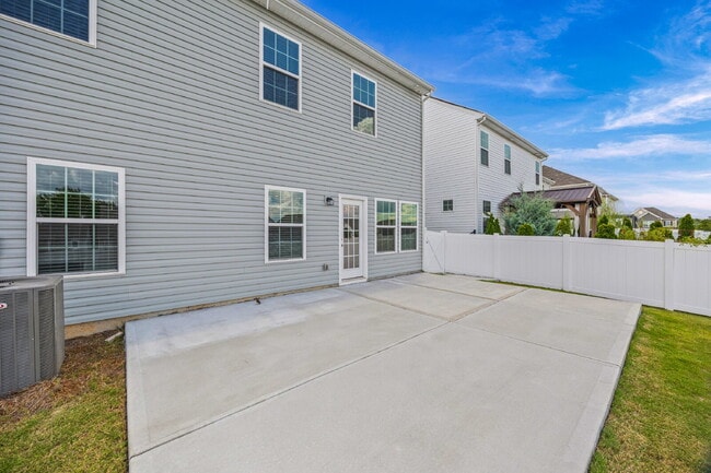 Building Photo - "Spacious 4-Bedroom Home Located In Desirable Walnut Creek Development"