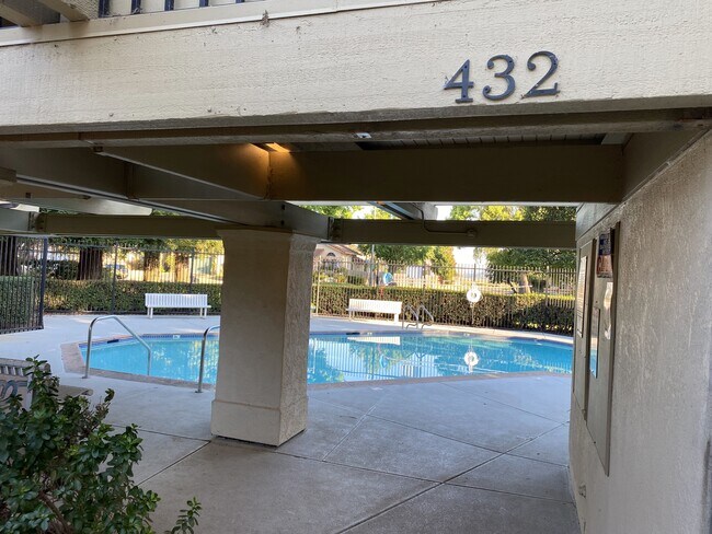 Building Photo - 746 Catalina Cir