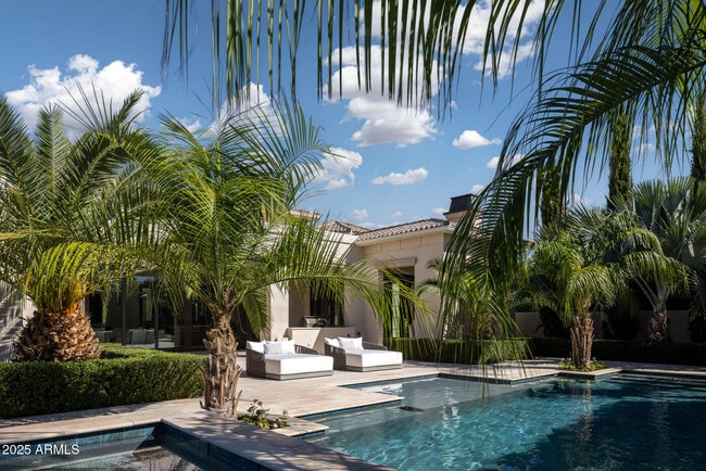 Building Photo - 7730 N Mockingbird Ln