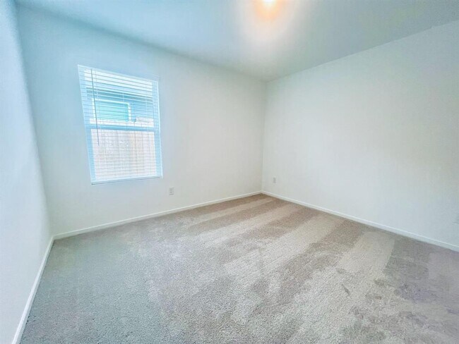 Building Photo - 3043 Mallorca Dr