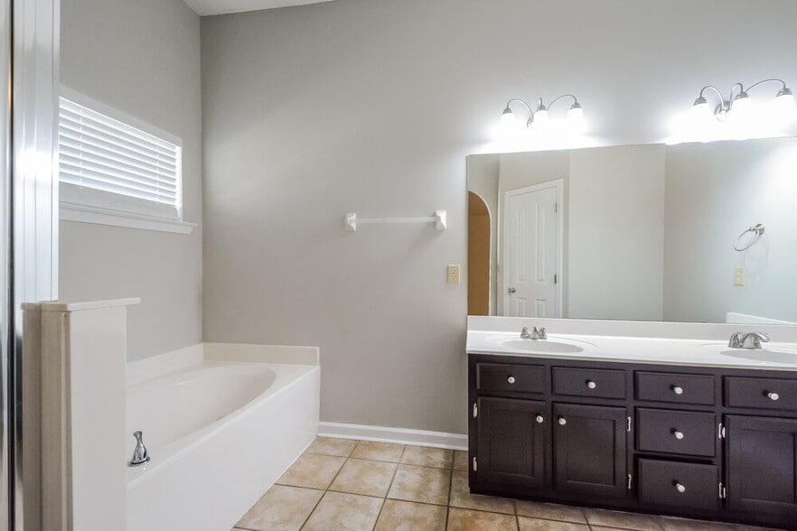 Building Photo - 6202 Morgan Manor Cove