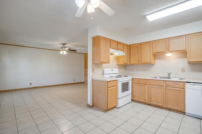 Building Photo - One Side of Very Nice Duplex West Granbury- 2 Bed, 2 Bath- 76049