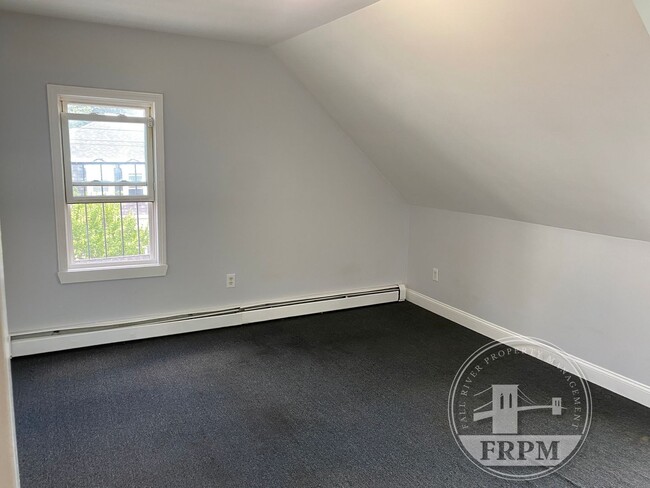 Building Photo - 36 Linden St