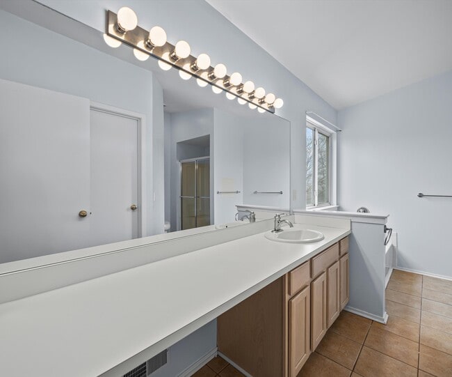 Building Photo - 1696 Reserve Ct