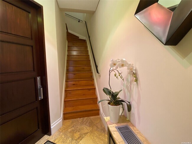 Building Photo - 53-56 72nd Pl-