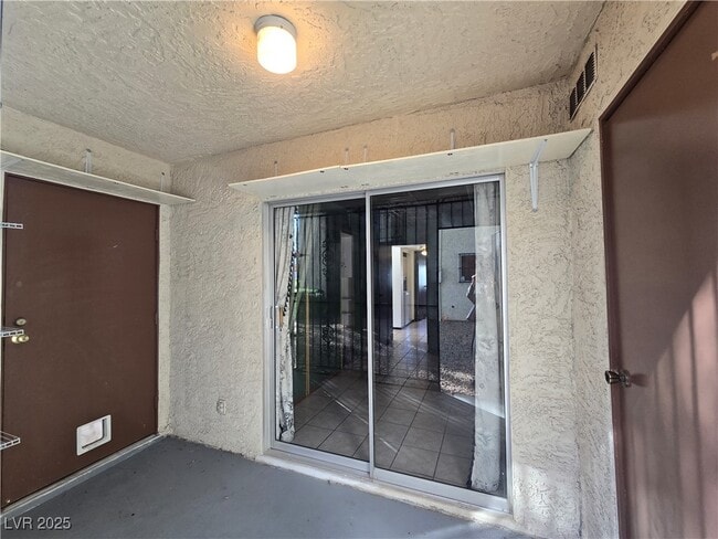 Building Photo - 3245 Arville St