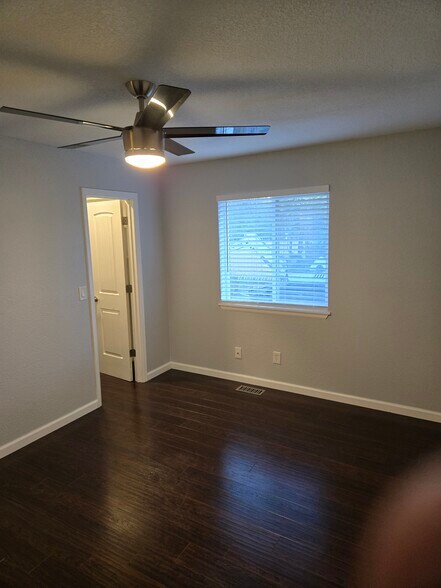 Master Bdrm_W/walkin closet v2 - 8731 Field Way