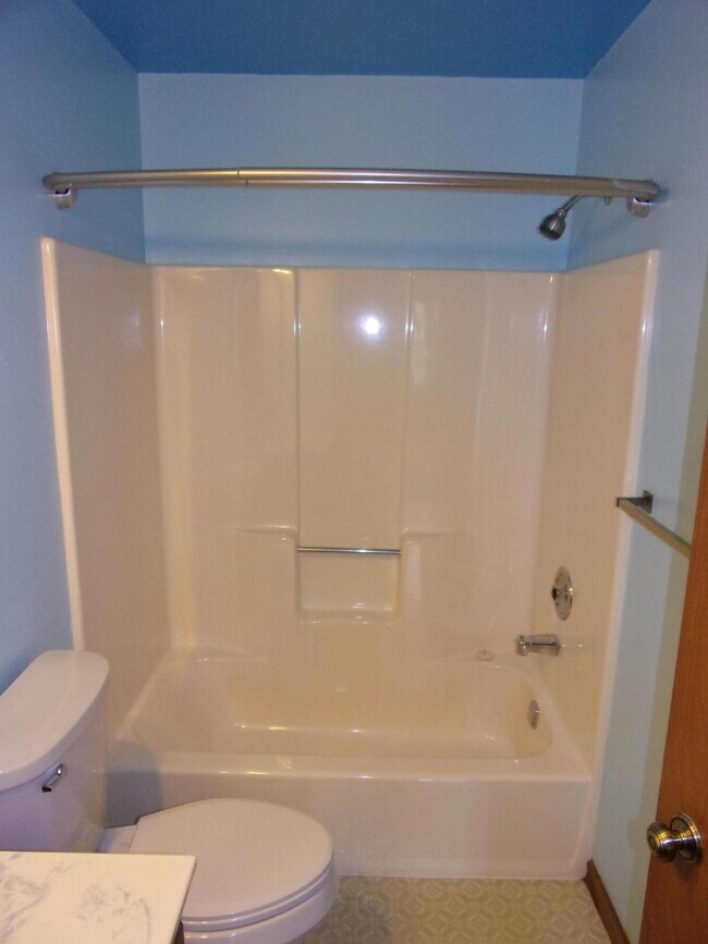 Building Photo - 1435 Pheasant Run Dr