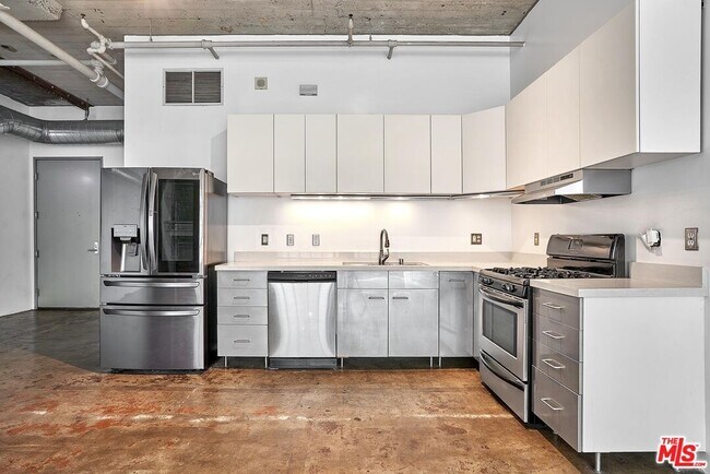 Building Photo - 1855 Industrial St