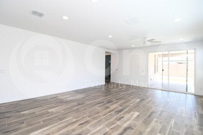 Building Photo - 3303 S Piedra Cir