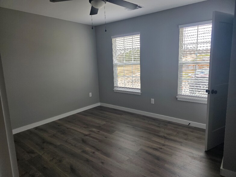 Building Photo - 102 Alice Preston Lp