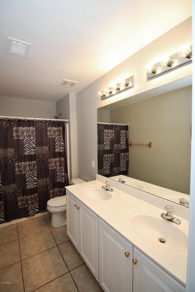 Building Photo - 14900 W Honeysuckle Ln