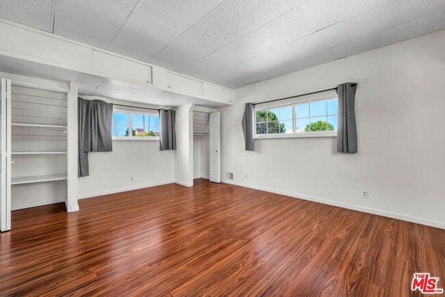Building Photo - 7318 W 88th St