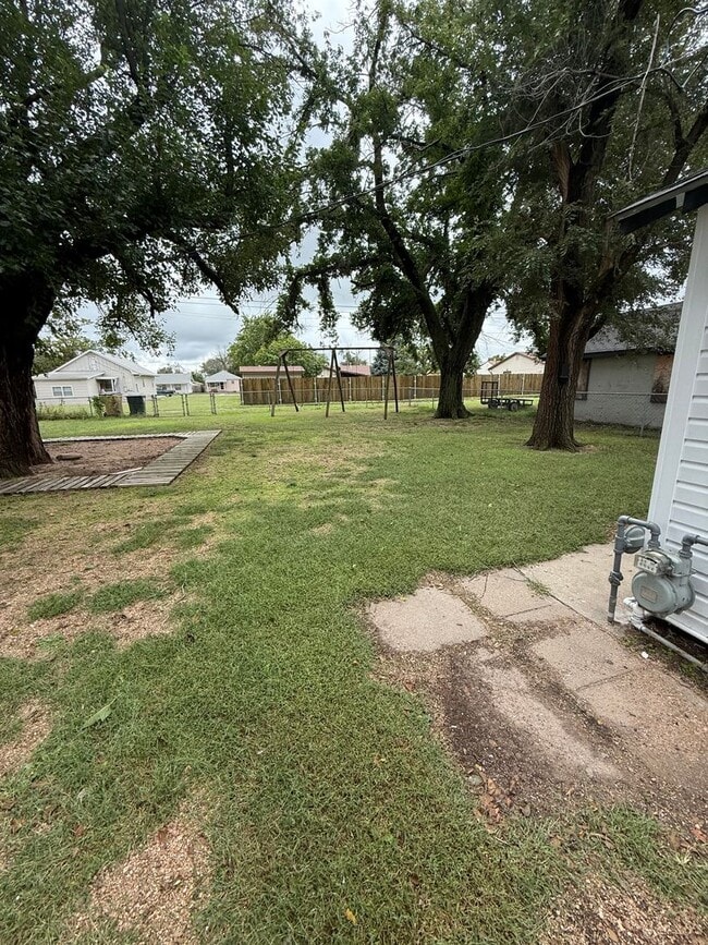 Building Photo - Adorable 1 bedroom cottage style home