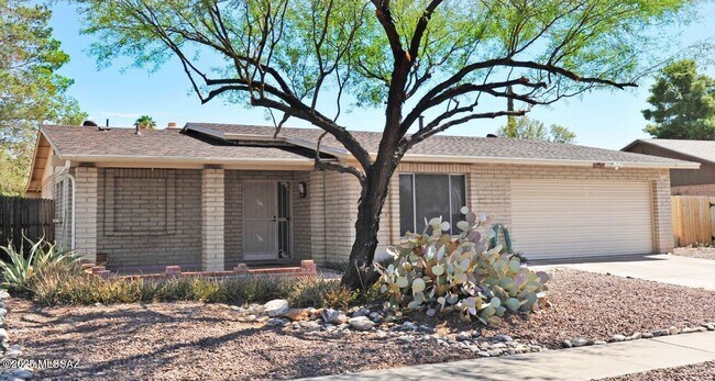 Building Photo - 4741 W Red Wolf Dr