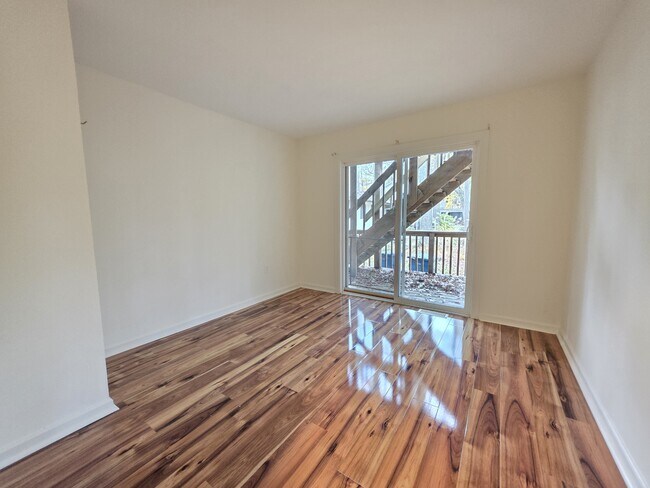 Building Photo - 13 Sailors Way