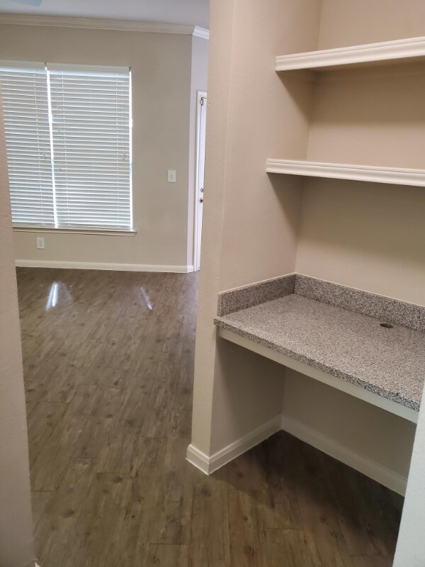 Building Photo - 906 Allen St